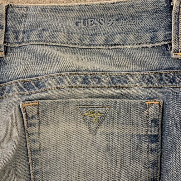 GUC Distressed Faded Guess Embroidered Bird Jeans - Picture 9 of 10